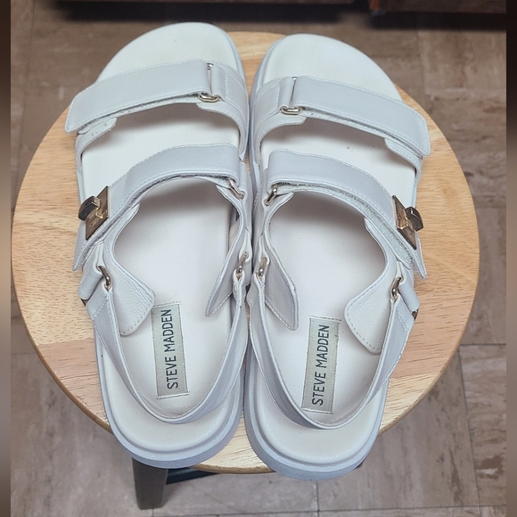 Sandals - Picture 3 of 3